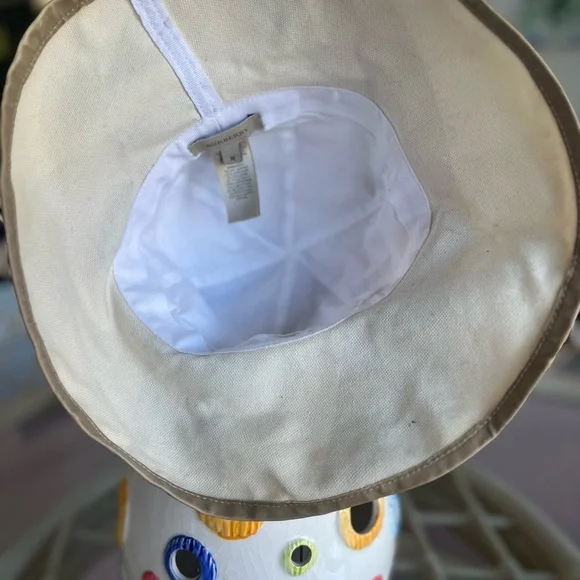 Burberry Beige and Red Bucket Hat - Picture 4 of 5